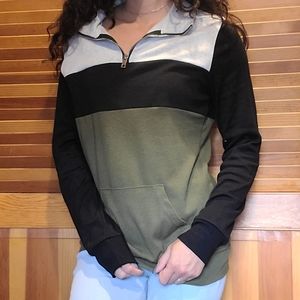 quarter zip thin sweatshirt size small. Black tan green fall